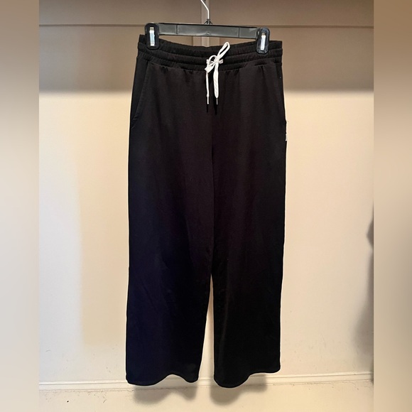 Vuori Women's Black Halo Wide-Leg Pants - Picture 5 of 9